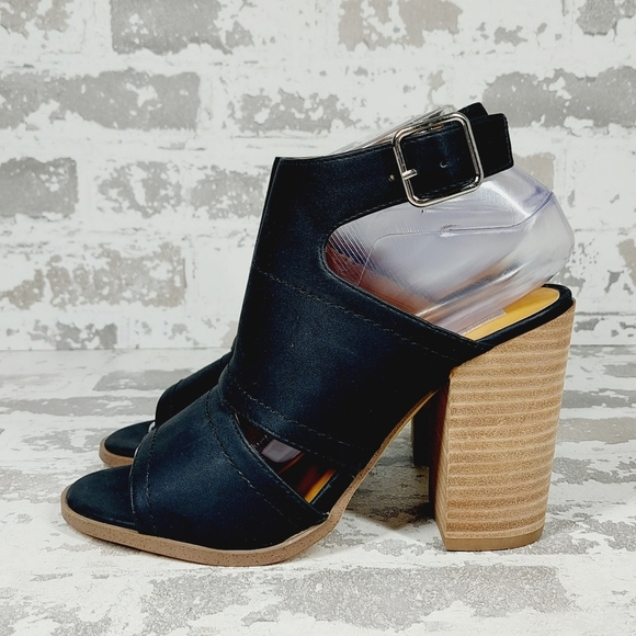Dolce Vita Shoes - NEW DV Dolce Vita Brista Black Leather Slip Buckle Ankle Strap Sandals E801